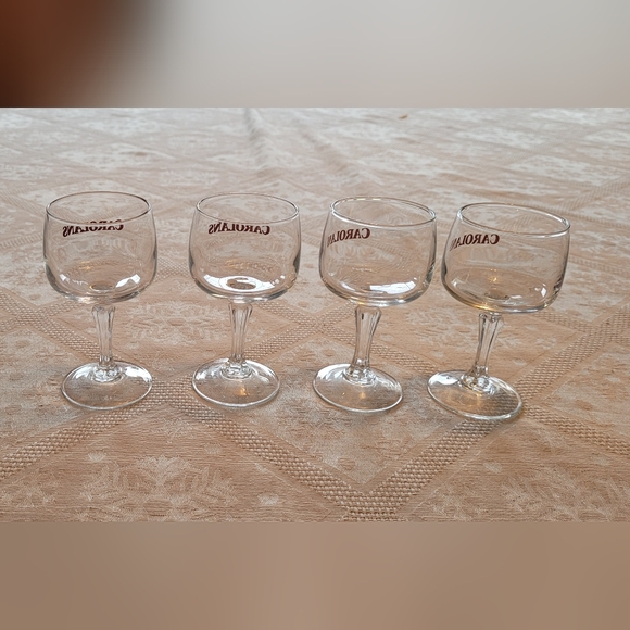💚 A set of four Carolyn's Irish Cream glasses - Picture 2 of 3